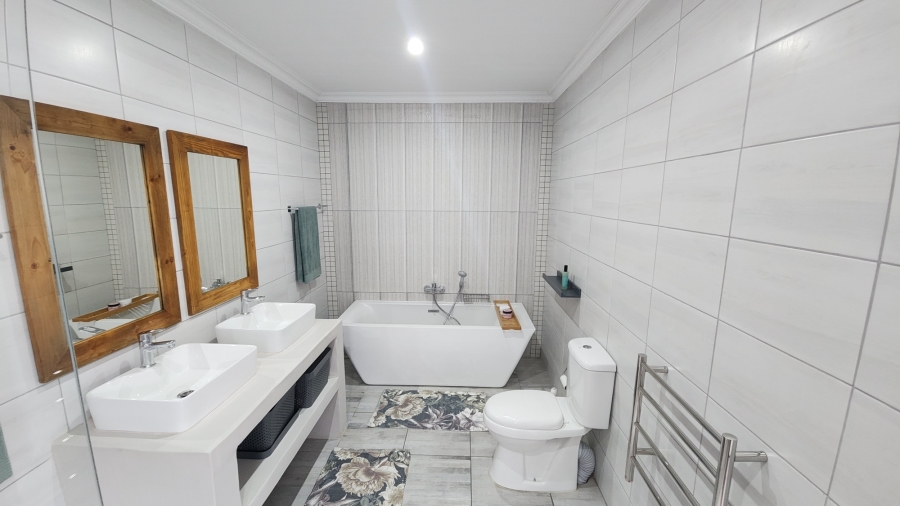 3 Bedroom Property for Sale in Monte Christo Western Cape